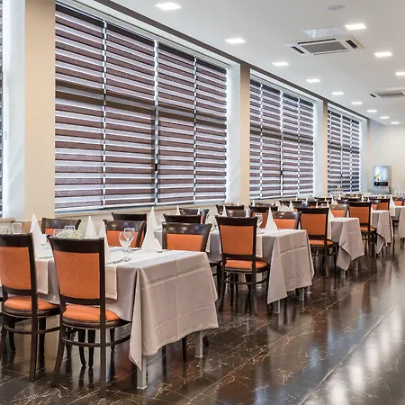 Hotel Mondo فندق
