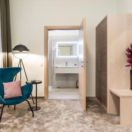 Hotel Mondo فندق